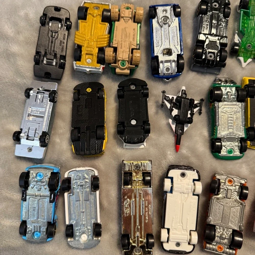 Lot of 33 Hot Wheels Die Cast Cars Mixed Vehicles Cars Planes‎ Bus